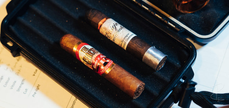 The perfectly proportioned El Viejo Continente The Circus and Maduro Piccolo Half Coronas ready to be smoked