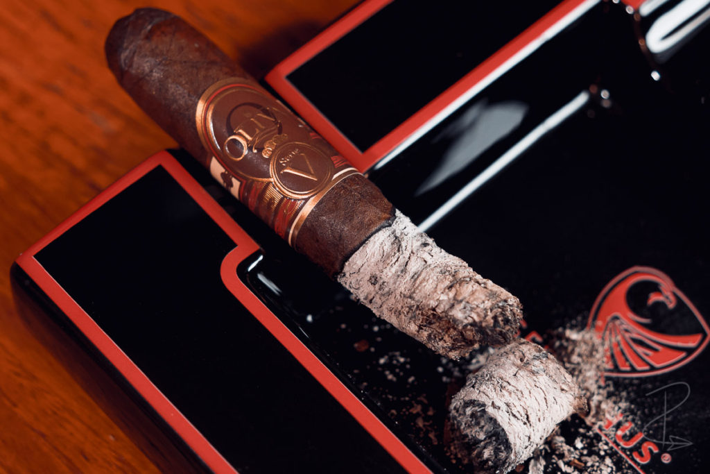 The perfectly formed ash on the Oliva Serie V Maduro Especial Double Toro cigar