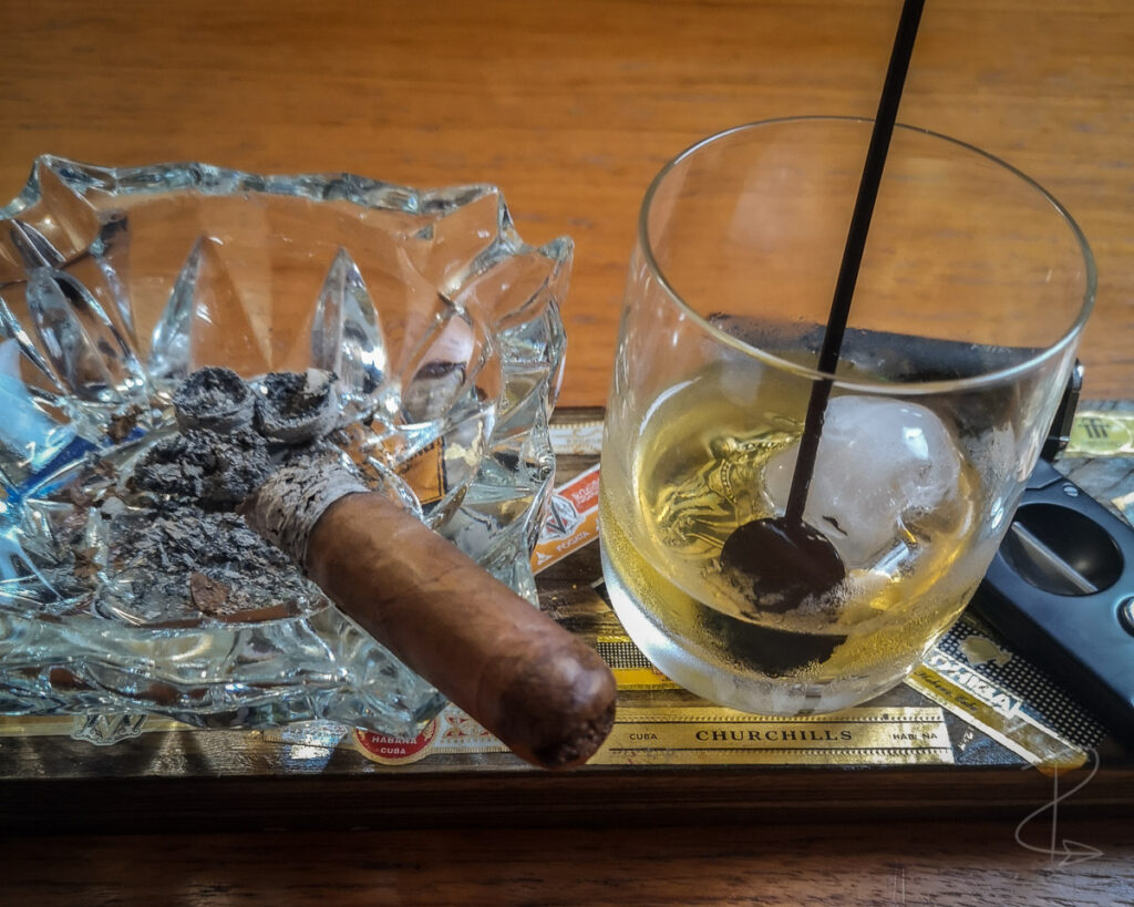 The Rolando Soto Midnight Habano cigar and the Kentucky Goldrush cocktail