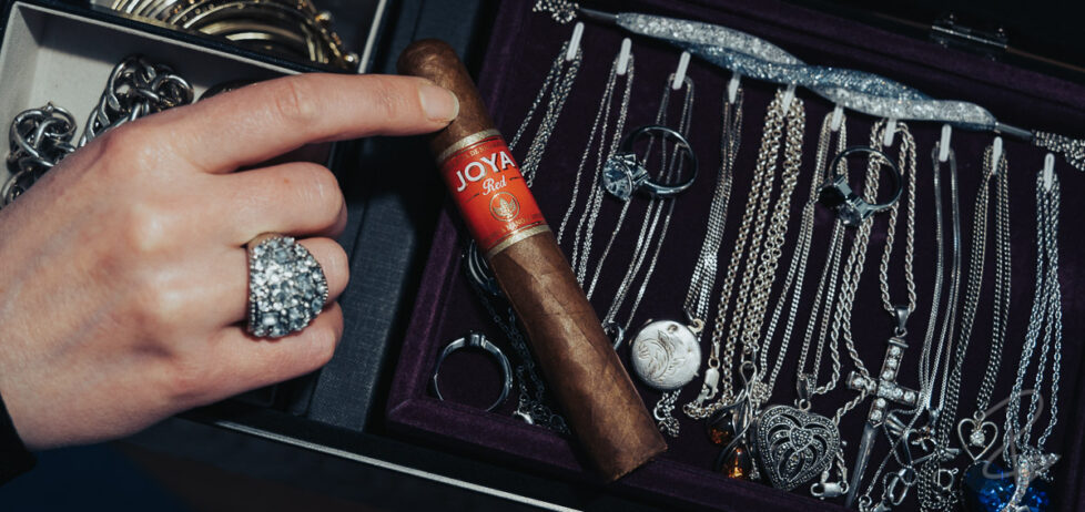The Joya de Nicaragua Red Robusto is a delicious medium bodied cigar