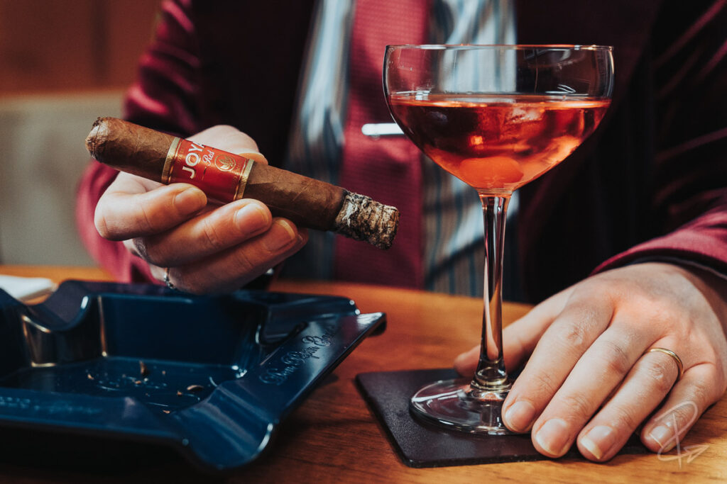 A vodka cocktail with Campari, amaretto and dry vermouth made the perfect pairing to the Joya Red Robusto